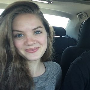 Meet your Posher, Hayley